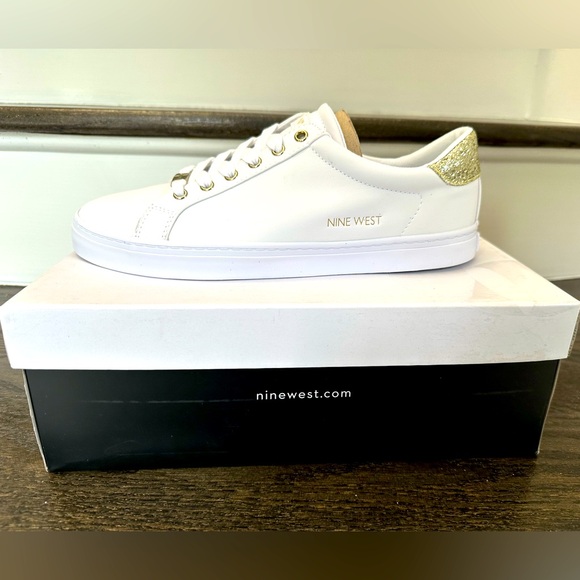 #NWT!! Rare NINE WEST Gold Metallic Gatsby Sneakers Sz 9.5!! With Original Box! - Picture 3 of 7